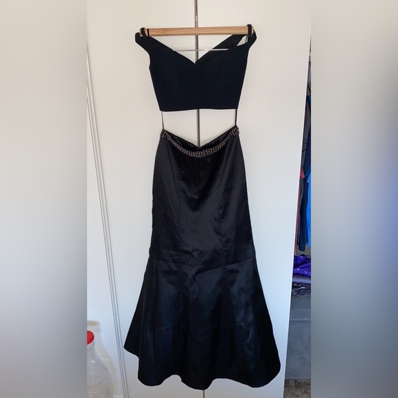 Dresses & Skirts - Off the shoulder 2 piece black dress